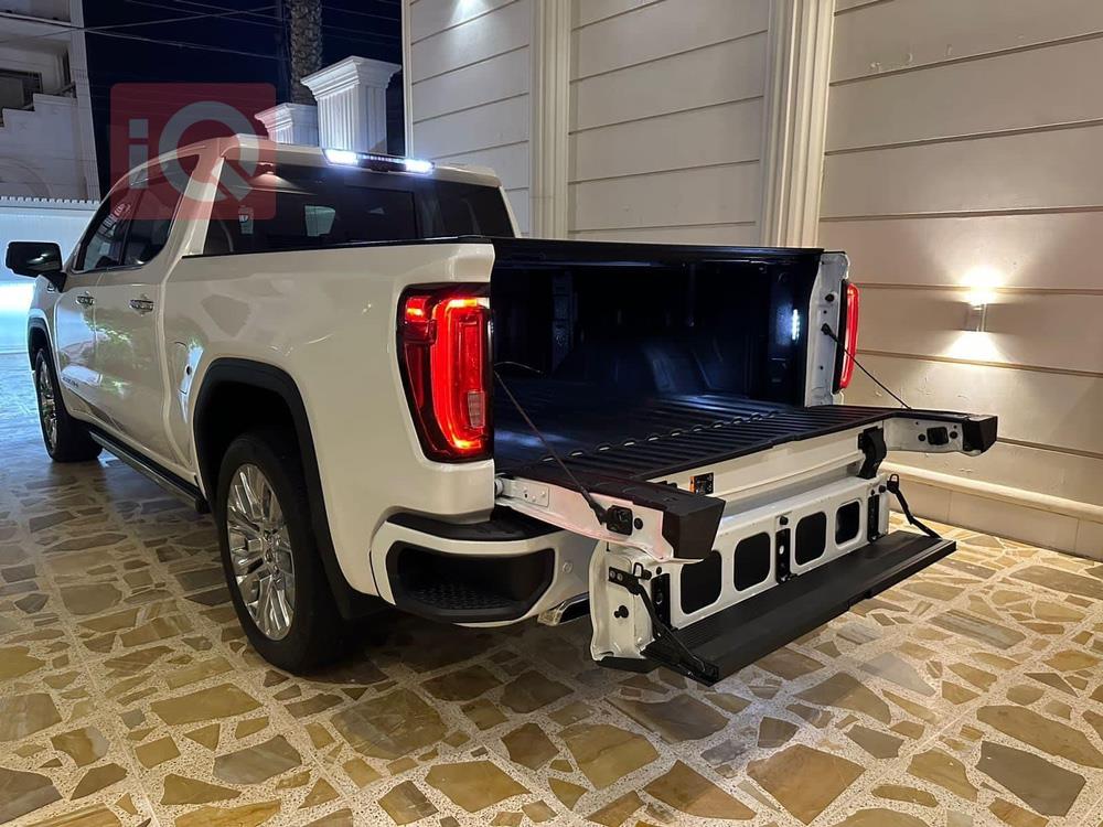 GMC Sierra